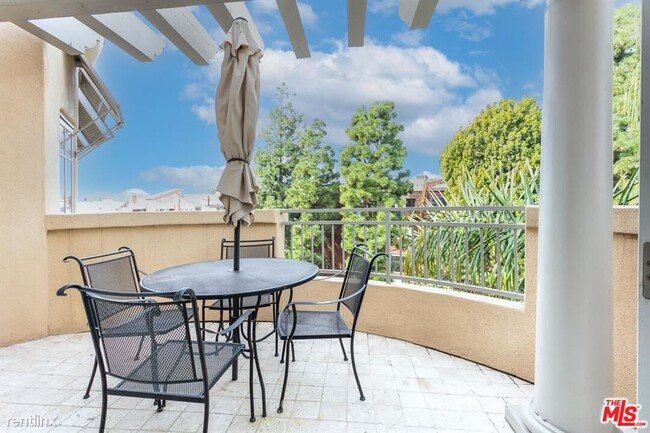 Building Photo - 2 br, 2 bath Condo - 1000 Granville Ave Ap...