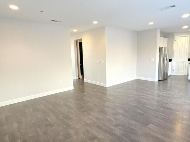 Building Photo - 4807 Valerio St