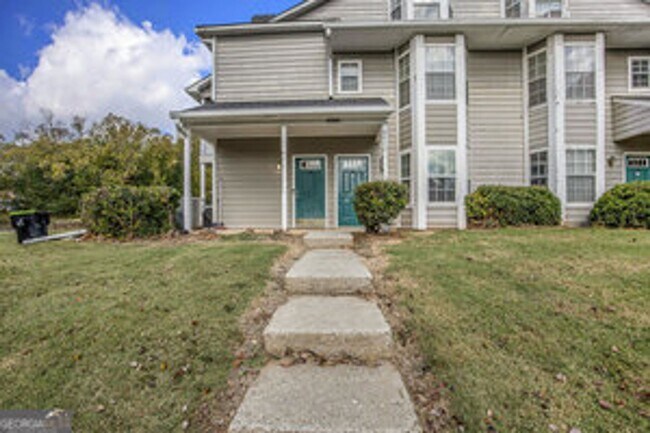 Foto del edificio - Like New! 2 bedroom 2 bathroom end unit condo! Must see!