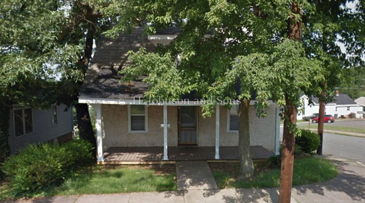 Primary Photo - Spacious 4 bedroom near downtown Winston!