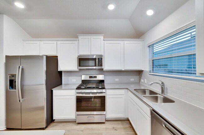 Foto del edificio - 113 River Rise Rd