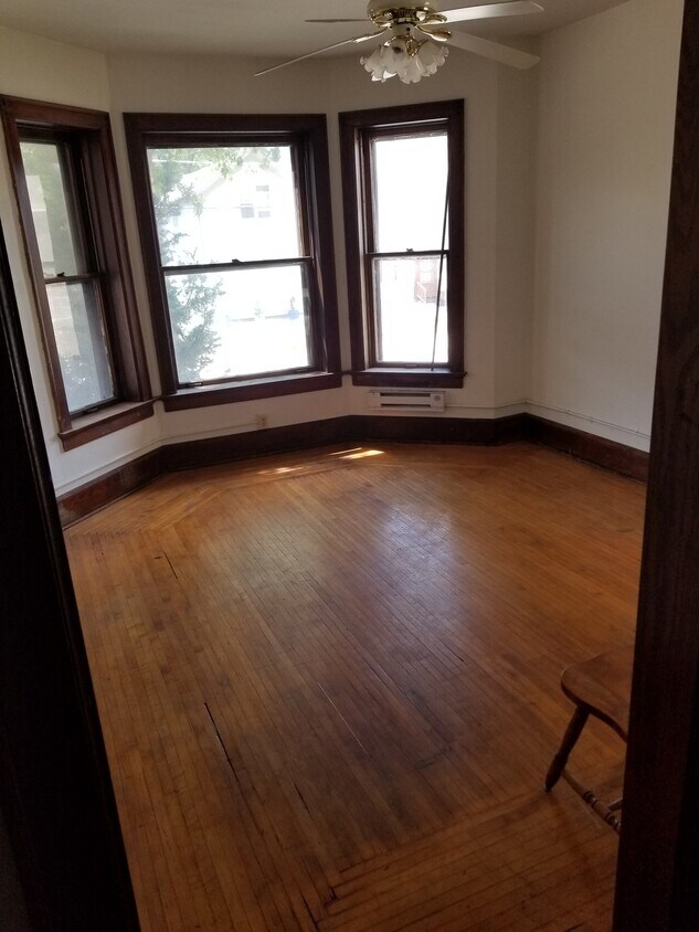 Foto del edificio - 314 E Chicago St