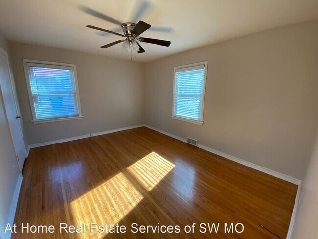 Foto del edificio - 3 br, 1.5 bath House - 1044 E Linwood Dr