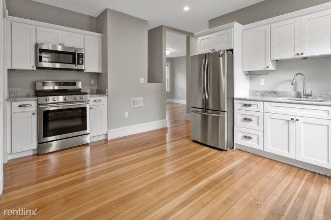 Building Photo - 3 br, 1 bath Apartment - 9 Althea St 3 Unit 3