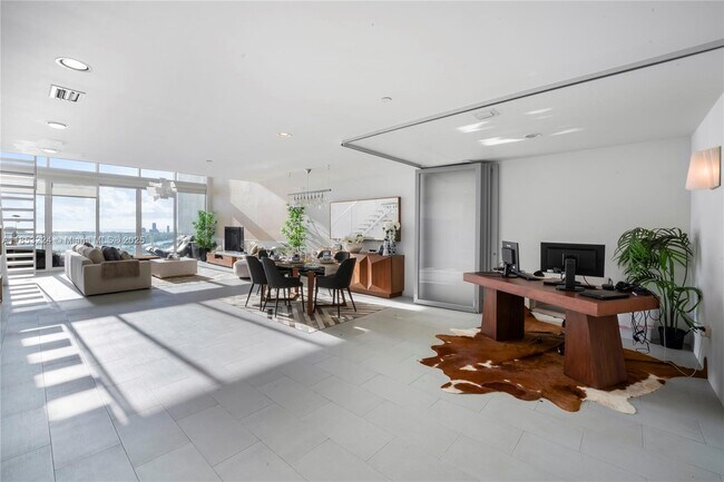 Building Photo - 1040 Biscayne Blvd