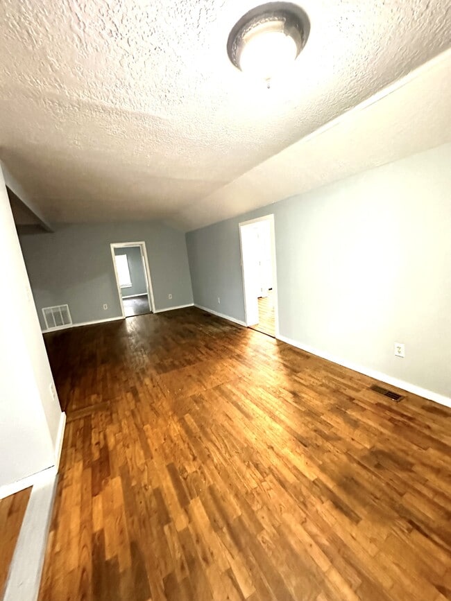 Building Photo - 8819 E Winner Rd