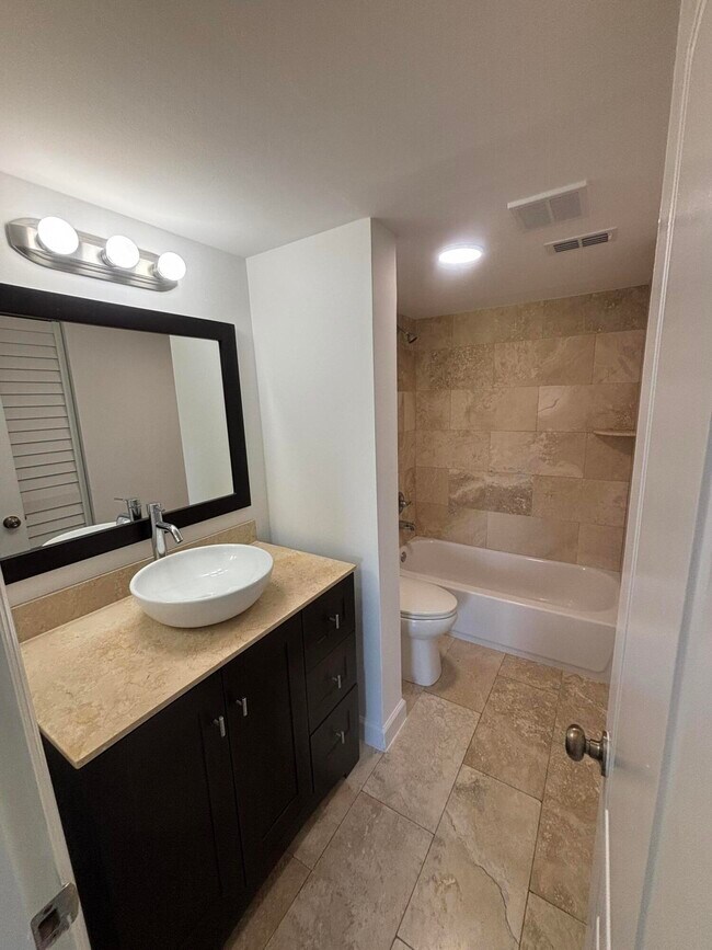 Building Photo - 21909 Lake Forest Cir