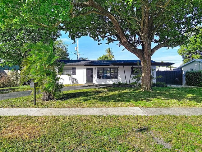 Building Photo - 600 N 66 Terrace