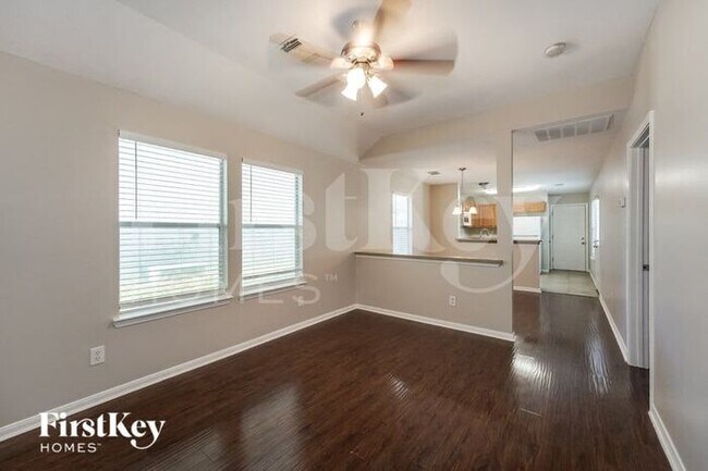 Foto del edificio - 6315 Austinville Dr