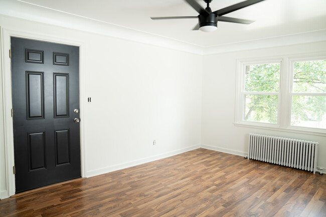 Foto del edificio - 4335 Cedar Ave S