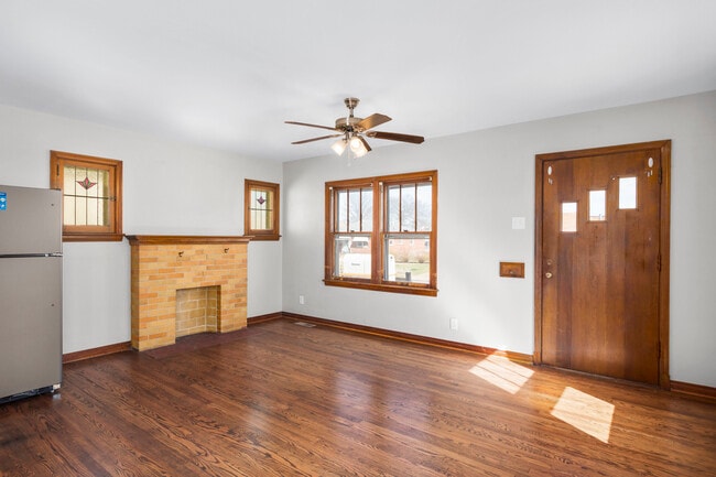 Building Photo - 6048 Fyler Ave