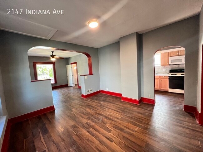 Building Photo - Huge 7 Bedroom 4 Bath Home Close To OSU Av...