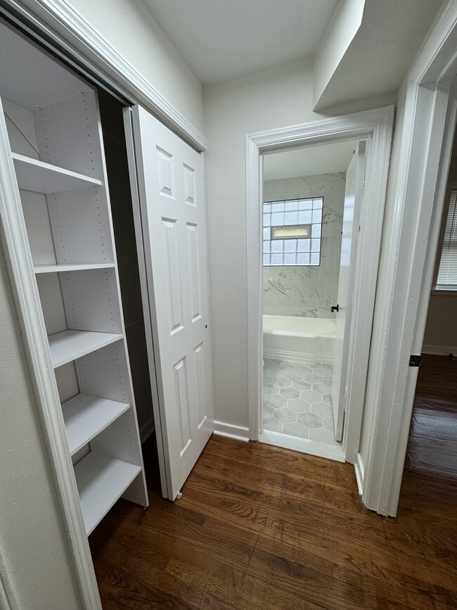 Foto del edificio - 6023 Wallace Rd