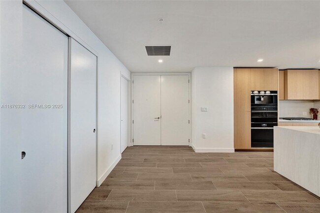 Building Photo - 900 N Ocean Blvd