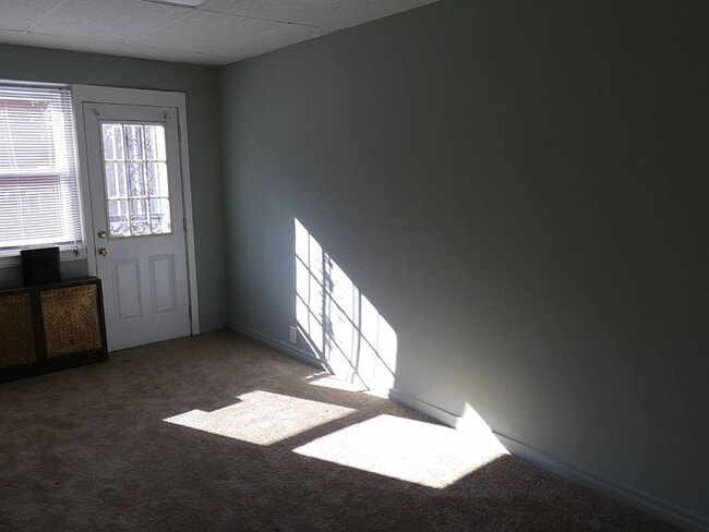 Foto del edificio - "Spacious 3-Bedroom Gem with Granite Accen...
