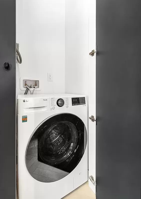Building Photo - 314 W 51st St