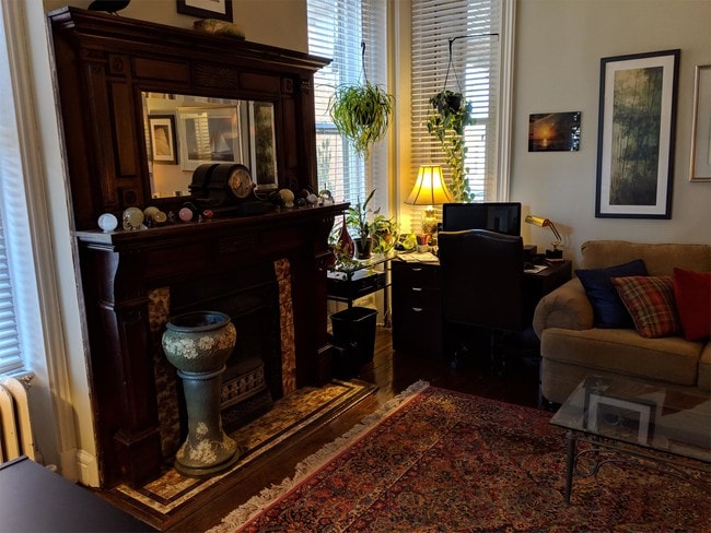 Foto del edificio - 422 Pembroke Ave