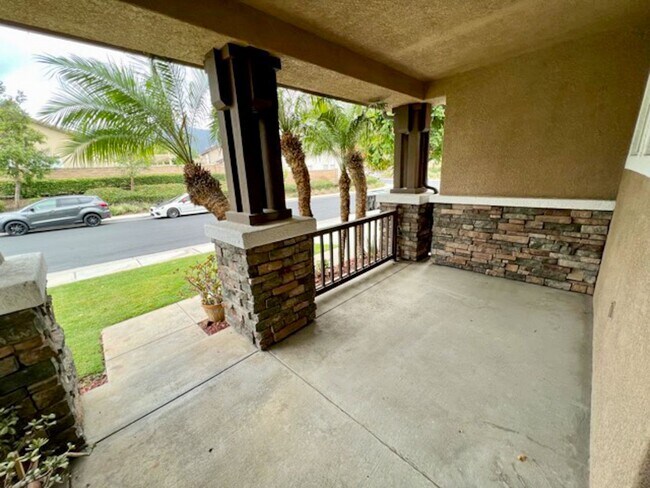 Foto del edificio - COMING SOON! Beautiful Corona Pool Home wi...
