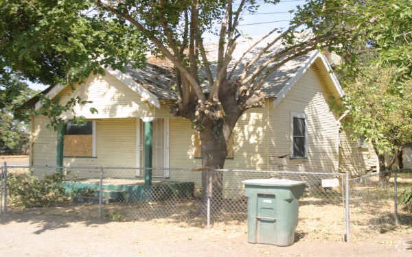 Primary Photo - 806-828 N Windsor Ave