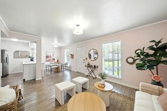 Building Photo - 8931 Gaylord Dr
