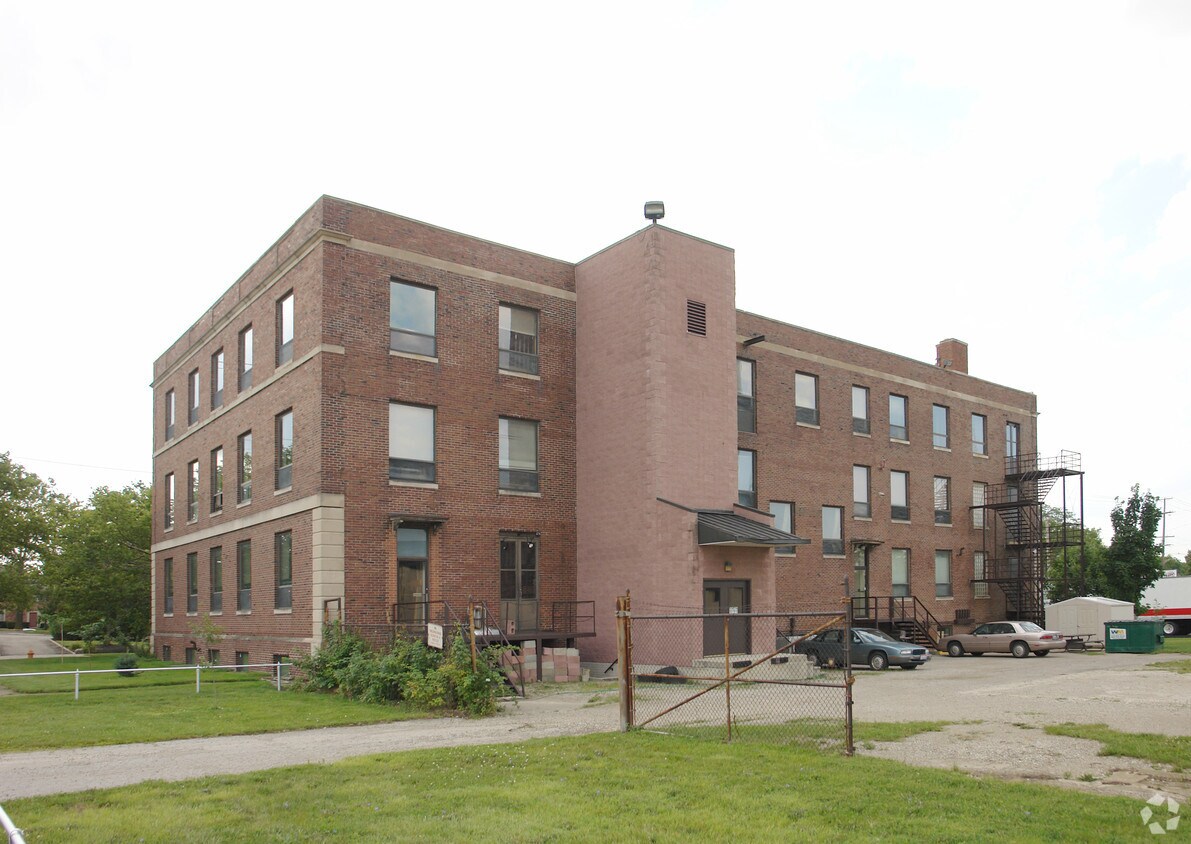 Building Photo - 875 Michigan Ave