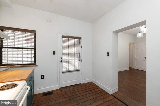 Building Photo - 503 N Paca St