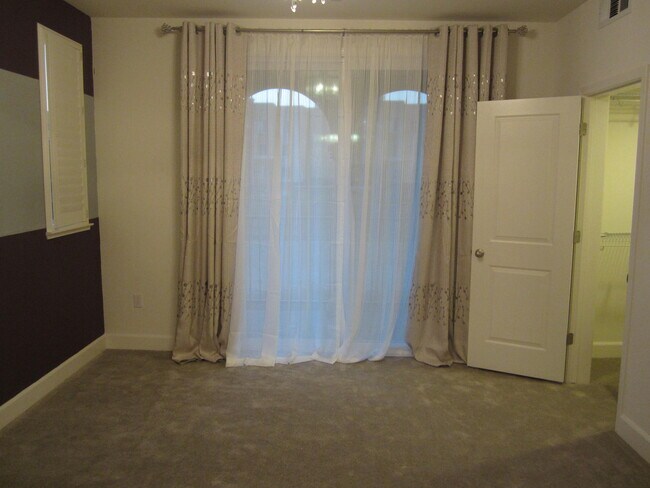 Master BR - 240 Currlin Cir