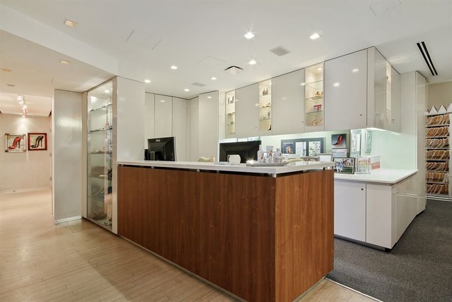 Building Photo - 885 Park Ave