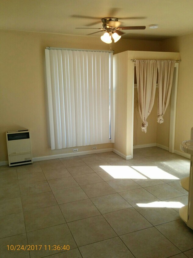 Primary Photo - 624 W Beach Ave