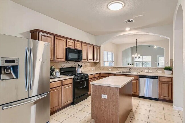 Foto del edificio - 18525 Blue Pond Dr