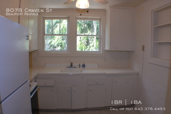 Building Photo - 807B Craven St
