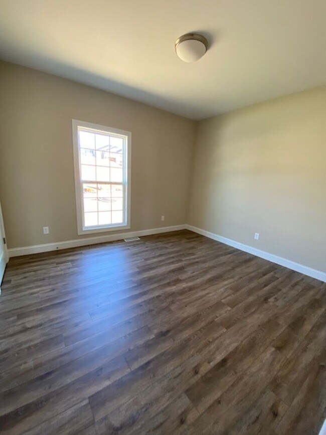 Building Photo - 2272 Statten Dr