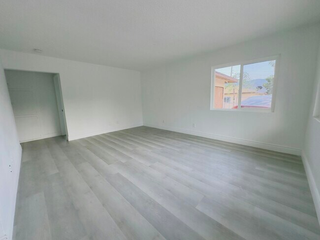 Building Photo - 251 East Nicolet Street, Unit 253