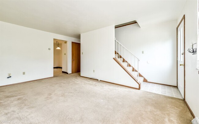 Building Photo - 2 br, 1.5 bath Townhome - 515 1/2 Barclay Ave