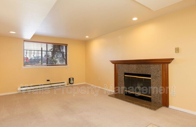 Building Photo - 2348 Alki Ave SW