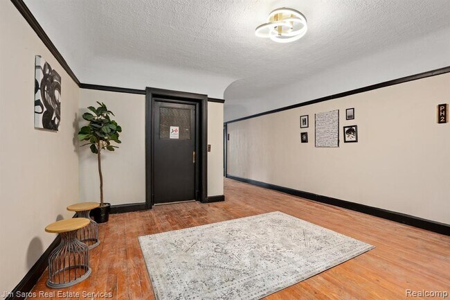 Building Photo - 14841 Kercheval St