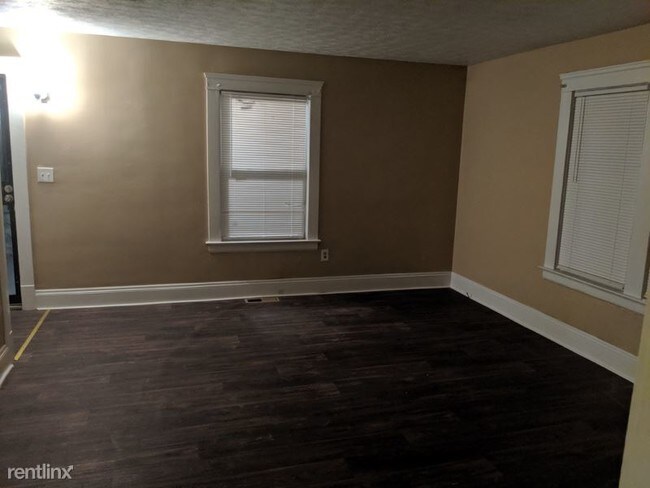 Foto del edificio - 2 br, 2 bath House - 4660 East 175th St