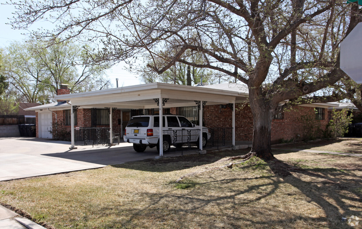 Building Photo - 314-320 Alvarado Dr NE