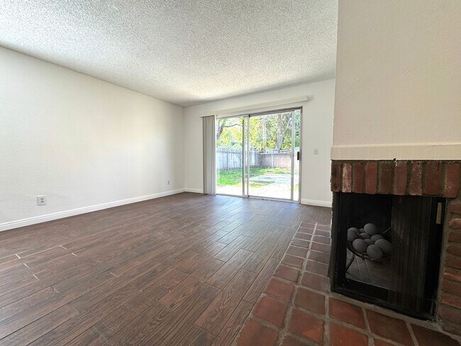 Foto del edificio - 3 Bedroom House in Sherman Oaks!