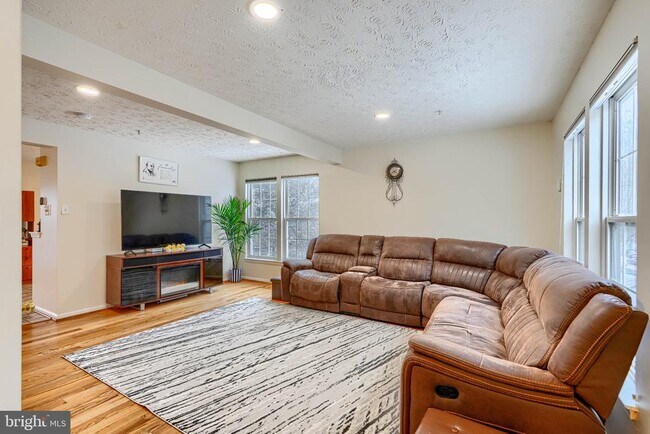 Foto del edificio - 10 Bluestem Ct