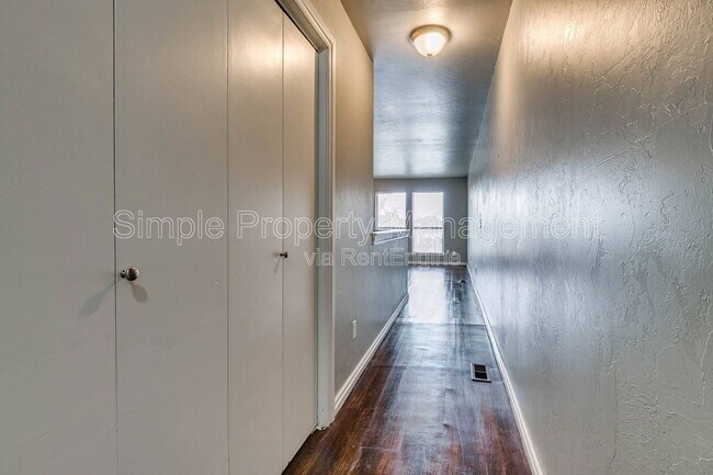 Foto del edificio - 10617 N MacArthur Blvd