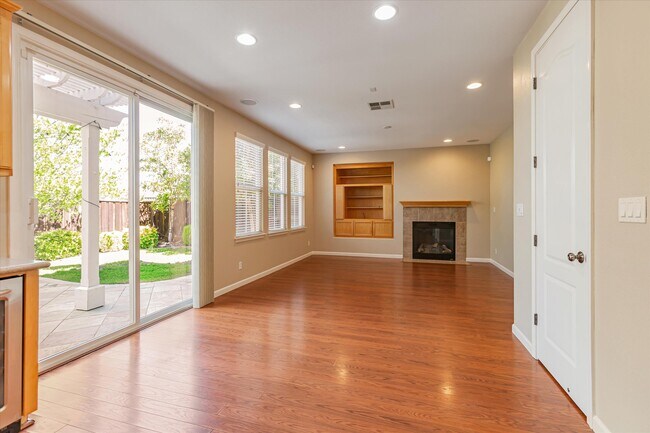 Building Photo - 1575 Banbury Dr