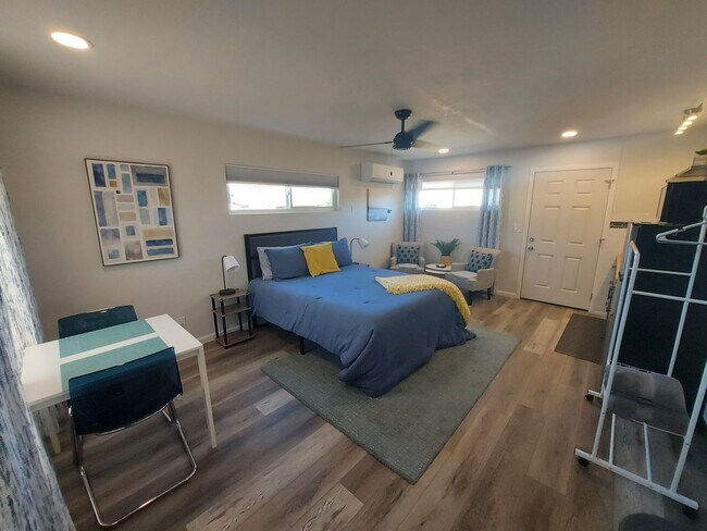 Building Photo - Adorable Studio ~ Fully Furnished and all utilities included!!