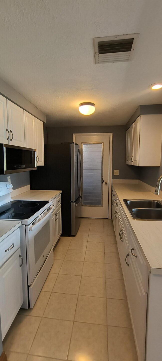 Foto del edificio - 629 Riviera Ln NW