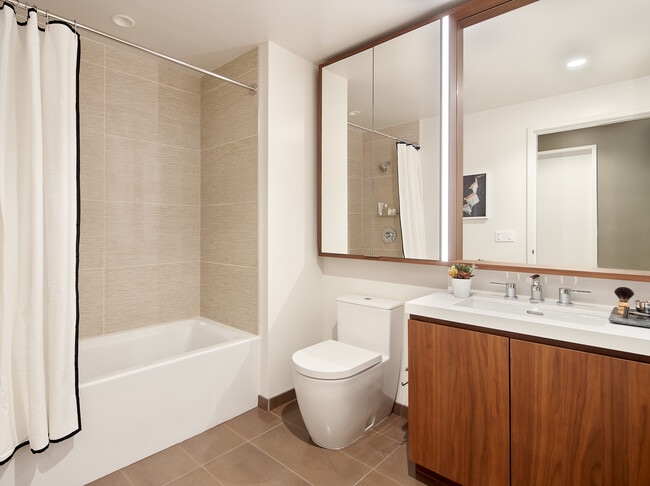 Interior Photo - Avery 450