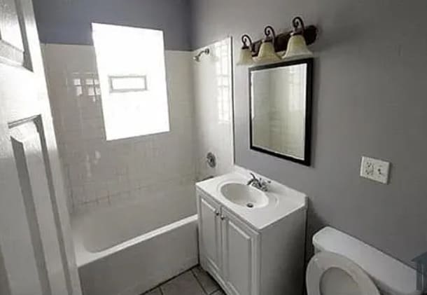 Building Photo - 612 E Marquette Rd