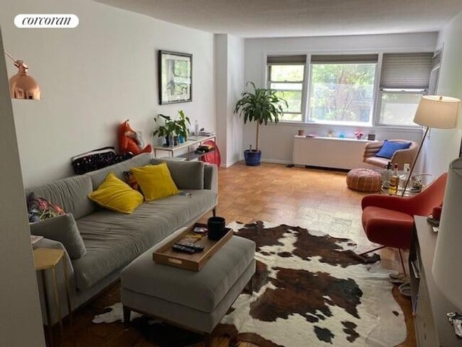Foto del edificio - 77 E 12th St