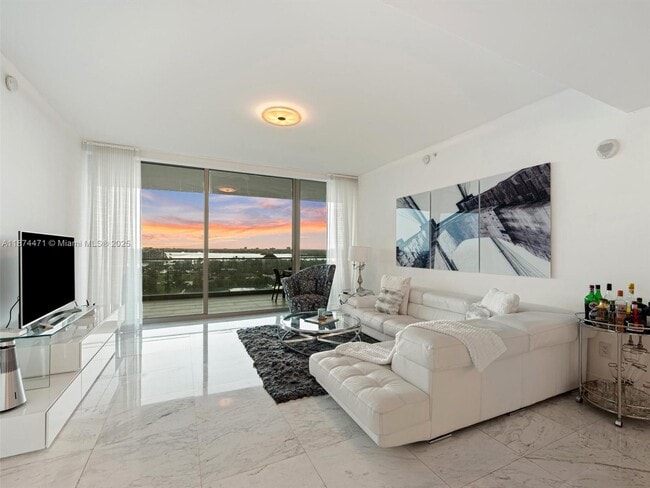 Foto del edificio - 10203 Collins Ave