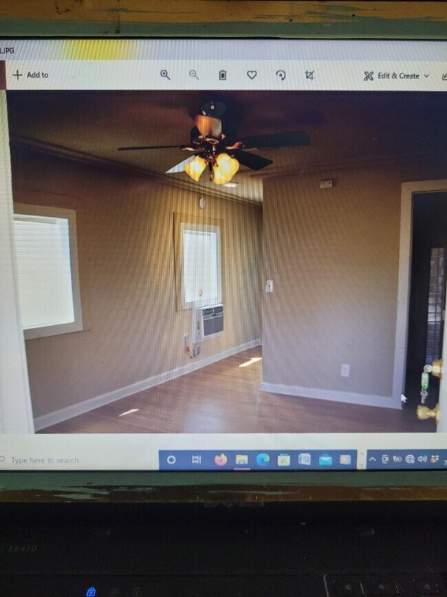 Apt 8 - 3517 S Fillmore St