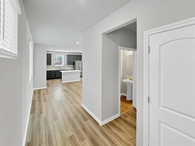 Foto del edificio - 2437 Roosevelt Rd